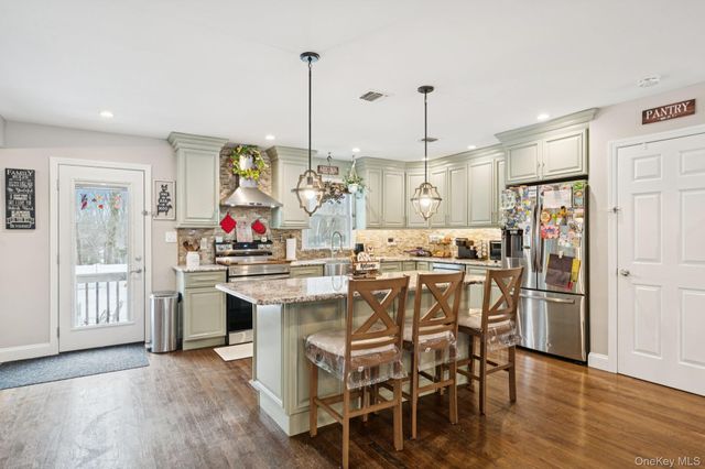 135 5th Avenue, Kings Park, NY 11754