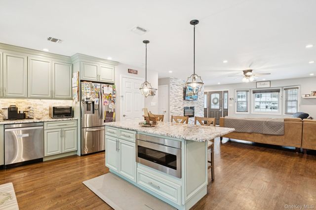 135 5th Avenue, Kings Park, NY 11754