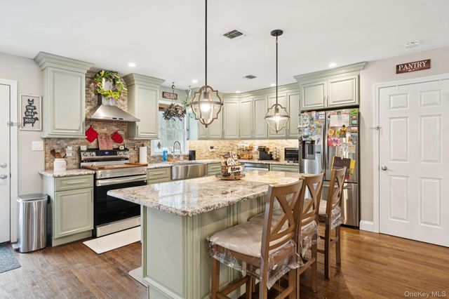 135 5th Avenue, Kings Park, NY 11754