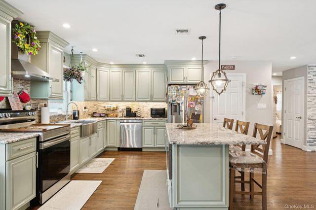 135 5th Avenue, Kings Park, NY 11754