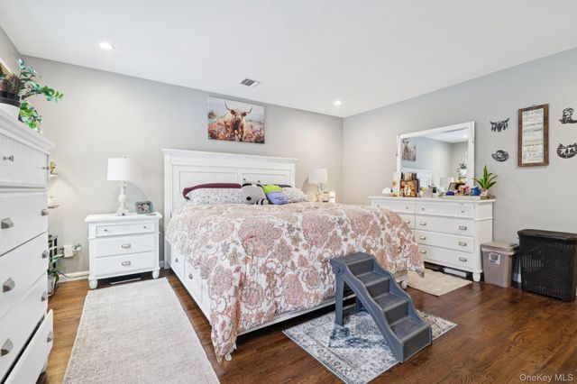 135 5th Avenue, Kings Park, NY 11754