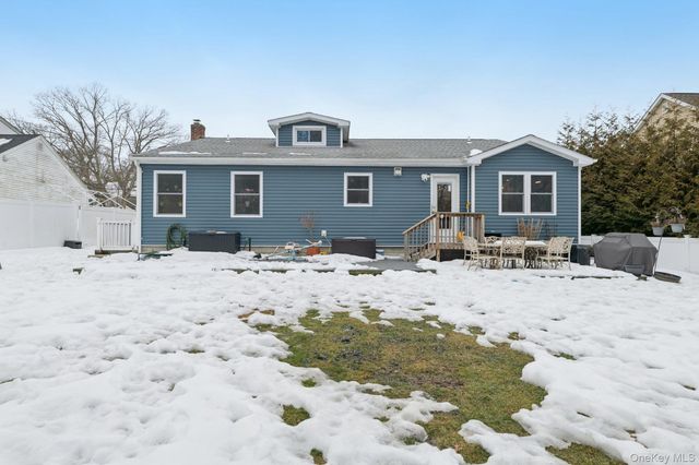 135 5th Avenue, Kings Park, NY 11754