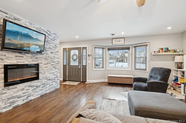 135 5th Avenue, Kings Park, NY 11754