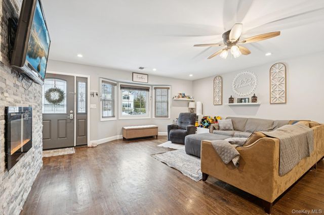 135 5th Avenue, Kings Park, NY 11754