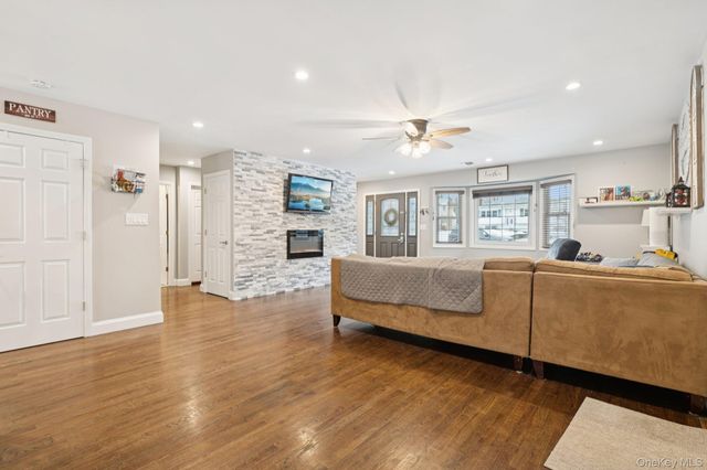 135 5th Avenue, Kings Park, NY 11754