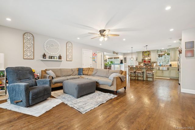 135 5th Avenue, Kings Park, NY 11754