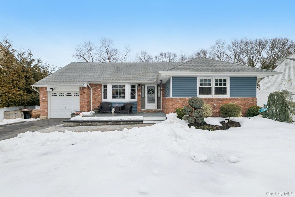 135 5th Avenue, Kings Park, NY 11754