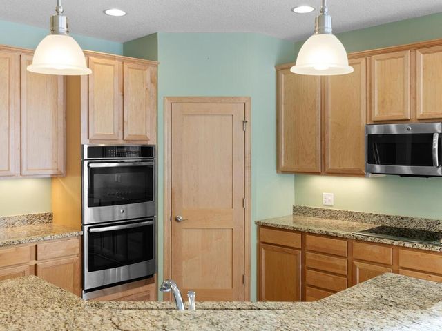 7425 Peony Lane N, Maple Grove, MN 55311