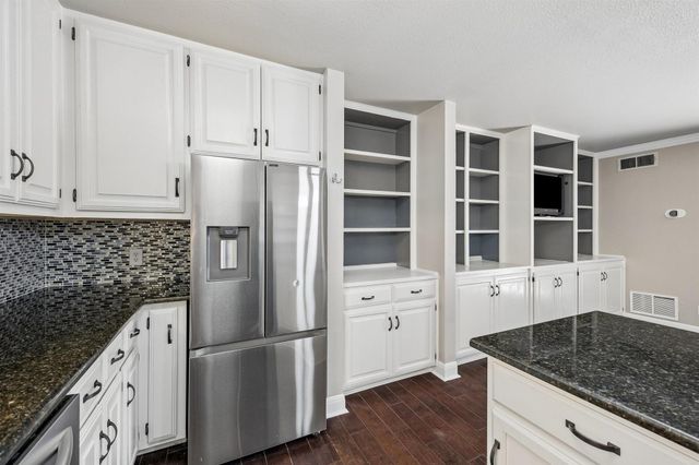 2500 Steck Ave 18, Austin, TX 78757