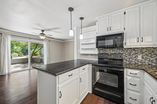 2500 Steck Ave 18, Austin, TX 78757