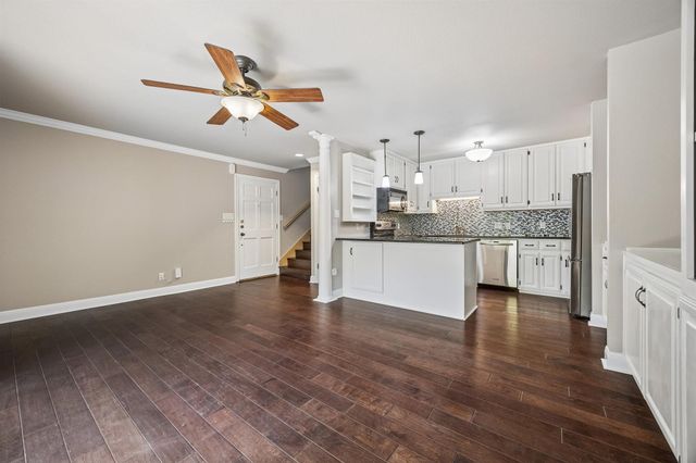 2500 Steck Ave 18, Austin, TX 78757