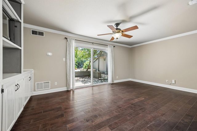2500 Steck Ave 18, Austin, TX 78757