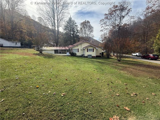 5269 Hewett Circle, Hewett, WV 25108