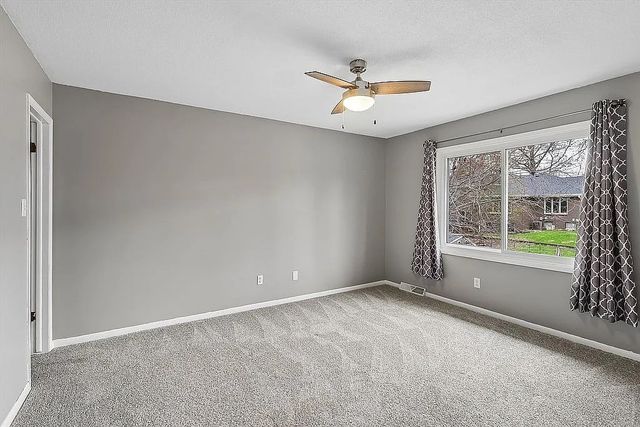 9654 Elmcrest Drive, Clive, IA 50325