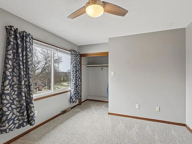 9654 Elmcrest Drive, Clive, IA 50325