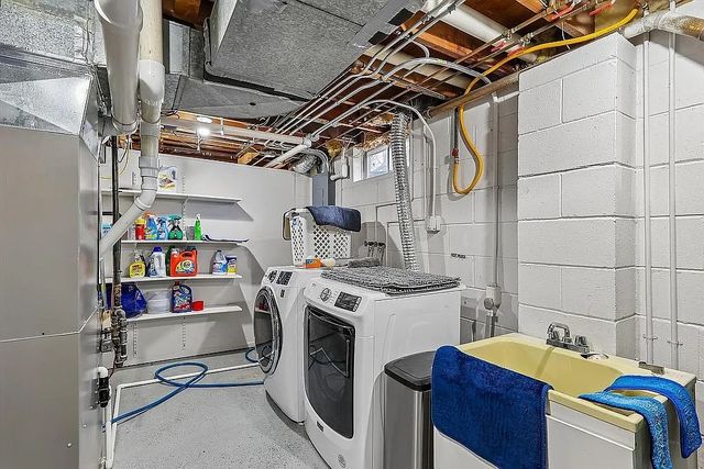 9654 Elmcrest Drive, Clive, IA 50325