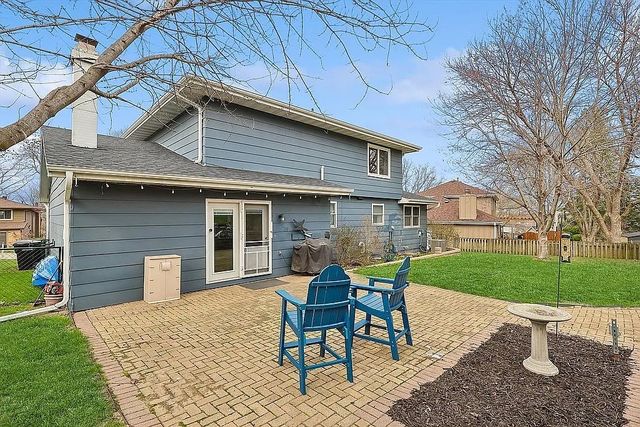 9654 Elmcrest Drive, Clive, IA 50325