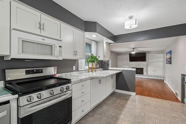 9654 Elmcrest Drive, Clive, IA 50325