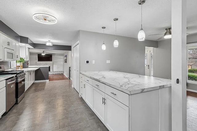 9654 Elmcrest Drive, Clive, IA 50325