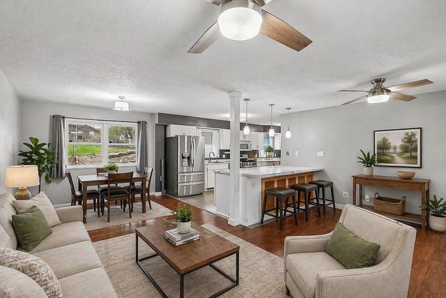 9654 Elmcrest Drive, Clive, IA 50325