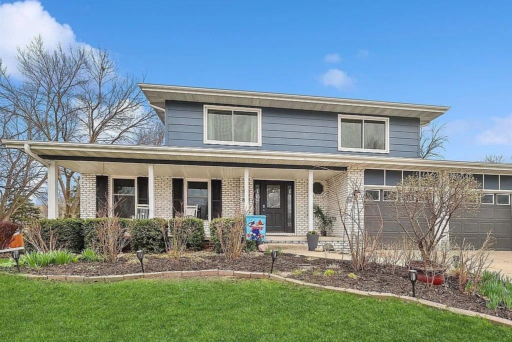 9654 Elmcrest Drive, Clive, IA 50325