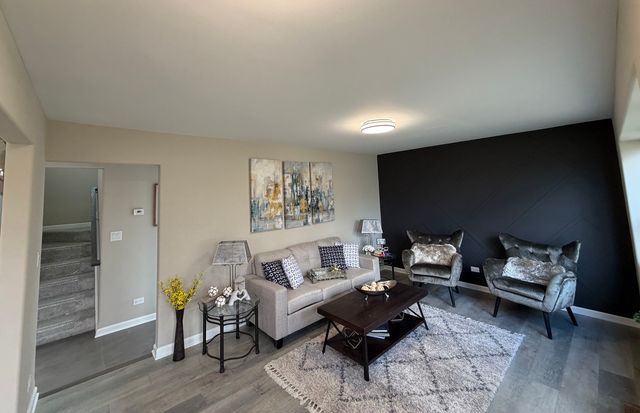 5743 W 79th Street, Burbank, IL 60459