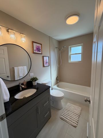 5743 W 79th Street, Burbank, IL 60459