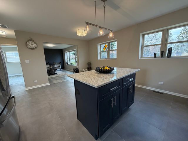 5743 W 79th Street, Burbank, IL 60459