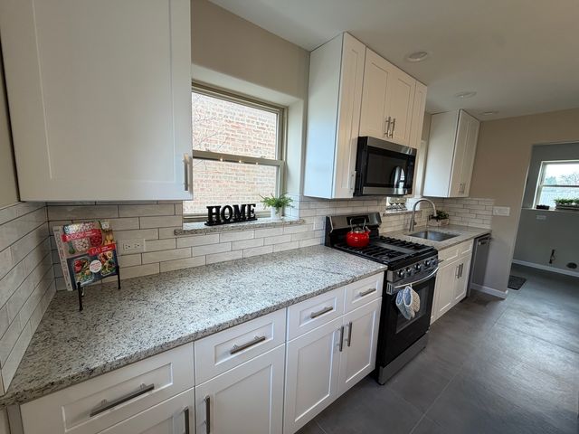 5743 W 79th Street, Burbank, IL 60459