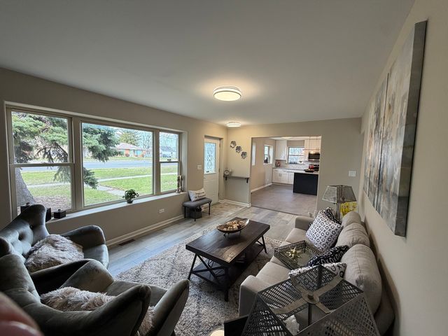 5743 W 79th Street, Burbank, IL 60459