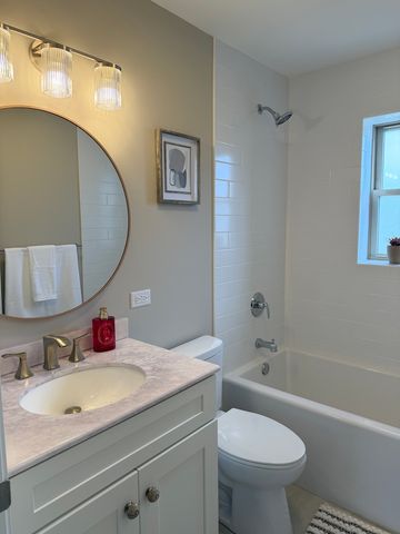 5743 W 79th Street, Burbank, IL 60459