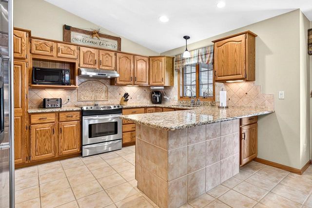 1155 W CECIL STREET, Neenah, WI 54956