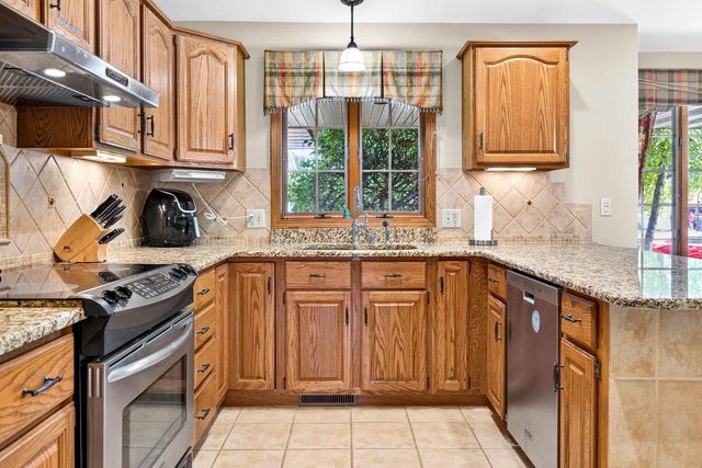 1155 W CECIL STREET, Neenah, WI 54956