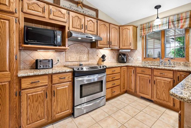 1155 W CECIL STREET, Neenah, WI 54956