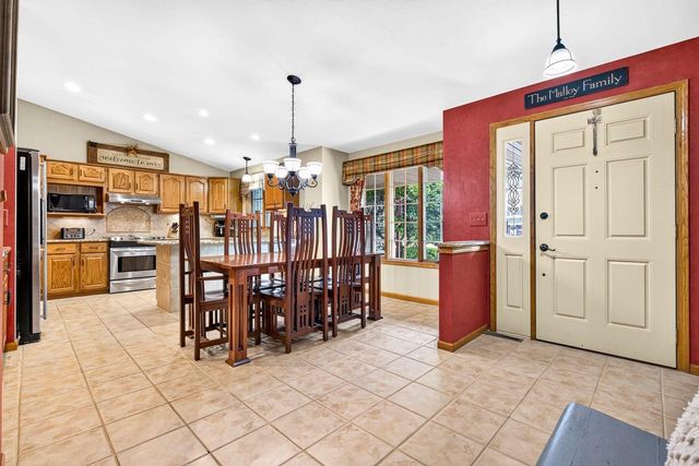 1155 W CECIL STREET, Neenah, WI 54956