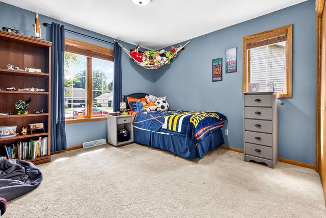 1155 W CECIL STREET, Neenah, WI 54956
