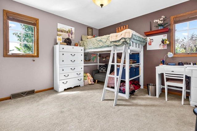 1155 W CECIL STREET, Neenah, WI 54956
