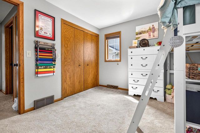 1155 W CECIL STREET, Neenah, WI 54956