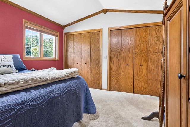 1155 W CECIL STREET, Neenah, WI 54956