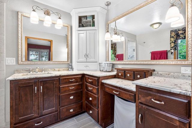 1155 W CECIL STREET, Neenah, WI 54956