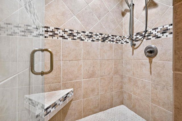 1155 W CECIL STREET, Neenah, WI 54956