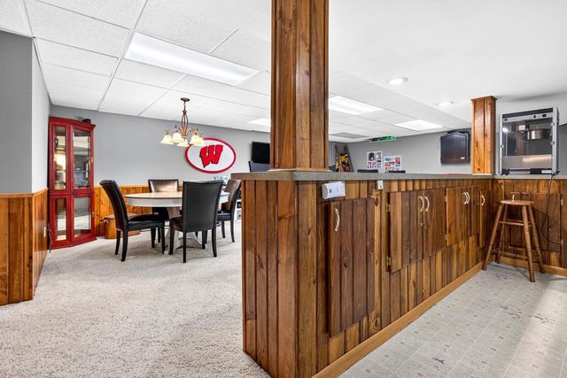 1155 W CECIL STREET, Neenah, WI 54956
