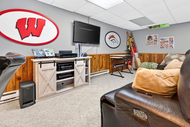 1155 W CECIL STREET, Neenah, WI 54956