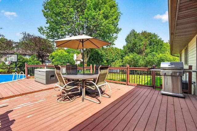 1155 W CECIL STREET, Neenah, WI 54956