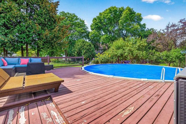 1155 W CECIL STREET, Neenah, WI 54956