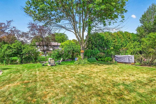 1155 W CECIL STREET, Neenah, WI 54956