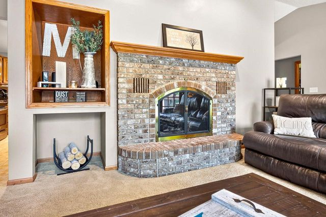 1155 W CECIL STREET, Neenah, WI 54956
