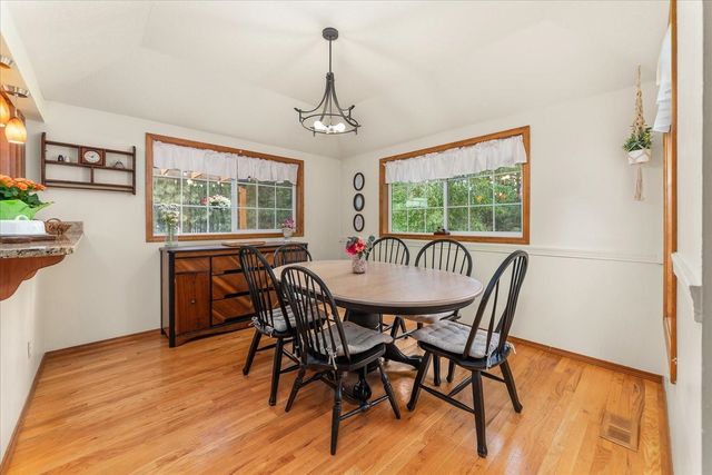 9412 N Oakland Ct, Newman Lake, WA 99025