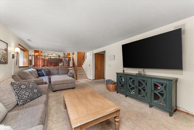 9412 N Oakland Ct, Newman Lake, WA 99025
