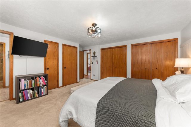 9412 N Oakland Ct, Newman Lake, WA 99025
